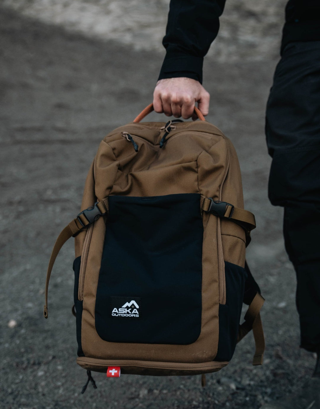 Everyday Carry 24L Pack – with Integrated First Aid System - Aska Outdoors