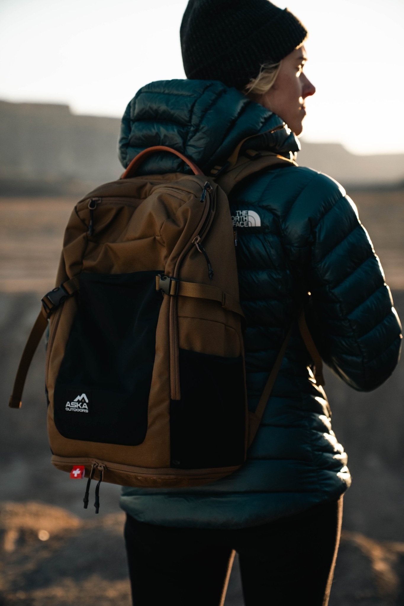 ASKAセット Everyday Carry 24L Pack – with Integrated First Aid System – Aska